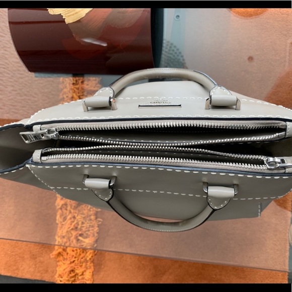 SOLDā¼ļøAuthentic Prada Handbag with shoulder strap - Picture 5 of 15